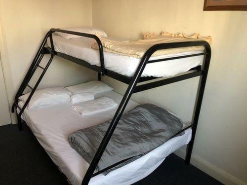 Criterion Art Deco Backpackers Hostel Napier Bagian luar foto